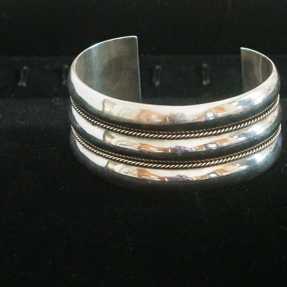 Vintage Jewelry - 925 Polished Silver Triple Dome Cuff Bracelet EUC